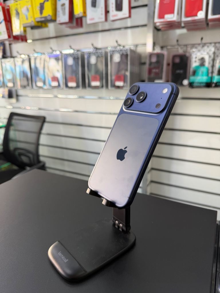 Apple iPhone 17 Pro Max 512GB Deep Blue (Unlocked) in Immaculate Condition 100% BH