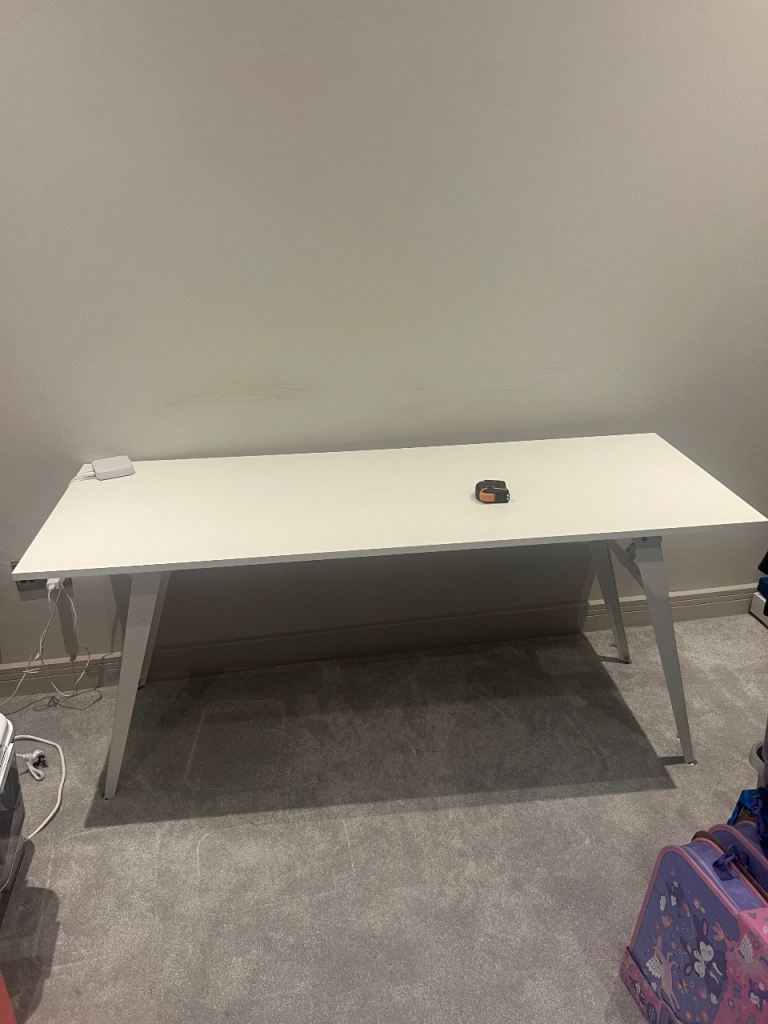 Large White Foldable Desk/Table – Good Condition