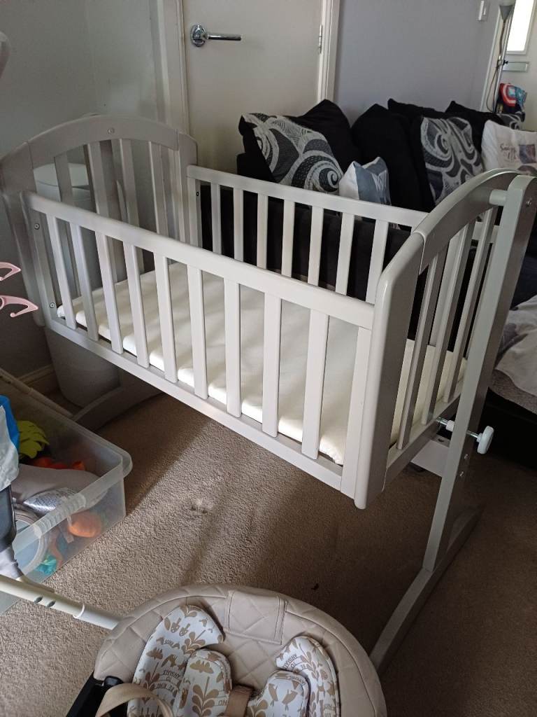 Obaby Sophie Swinging Crib – Warm Grey, As Good As New