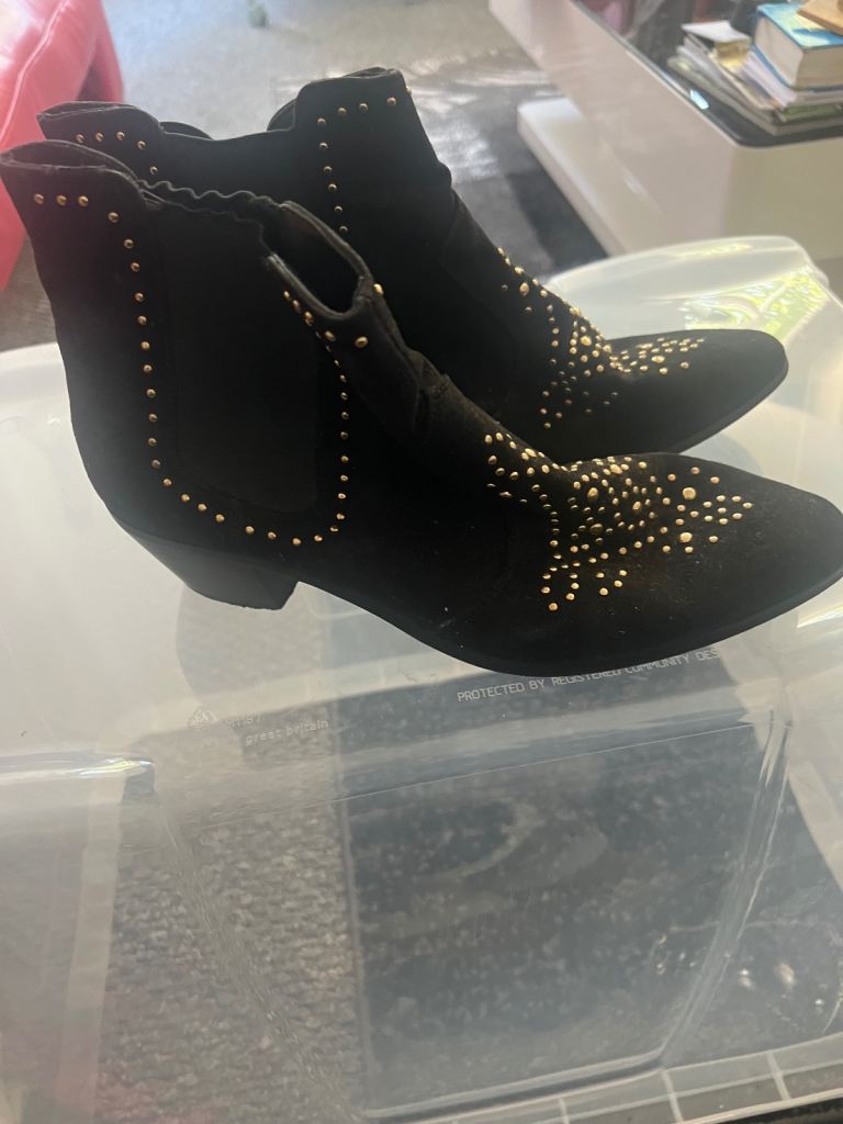 Free shoes boots  plus air bed free