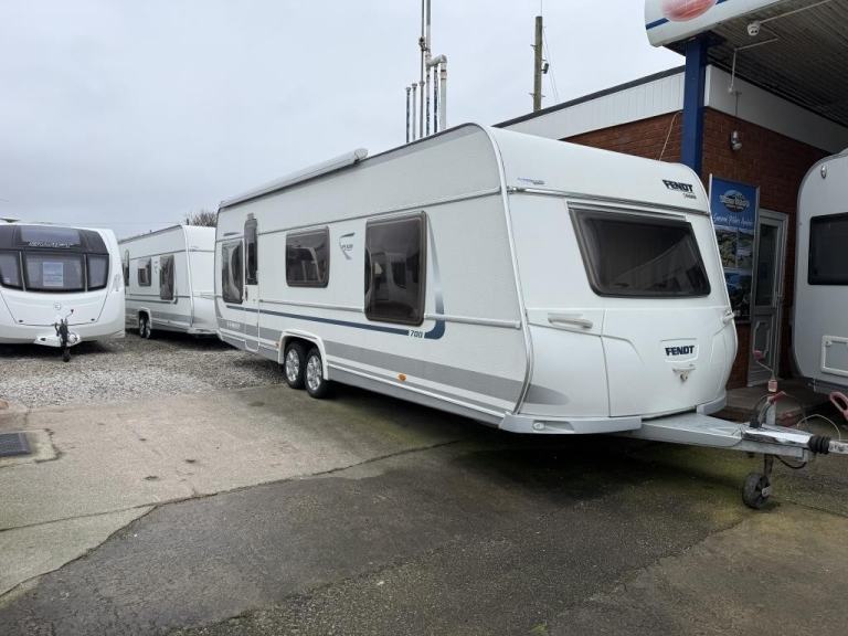 2010 FENDT PLATIN 700 5 Berth fixed island bed awning