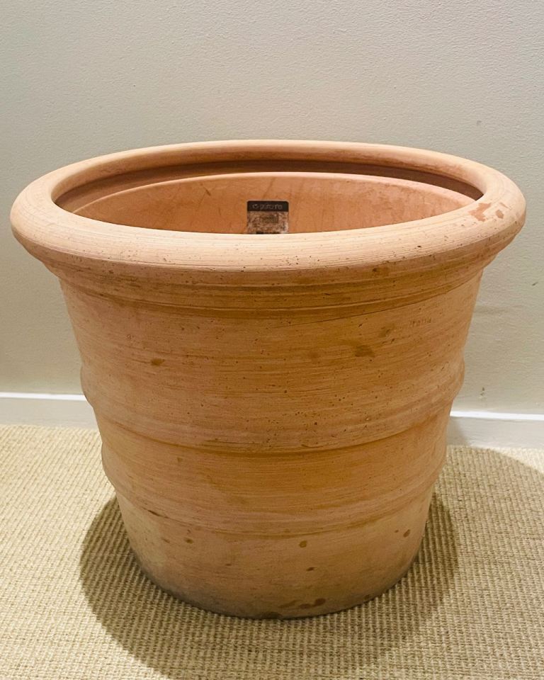 Large Original Deroma Siena Italian Terracotta Pot. £90 Collection from Kensington, London.