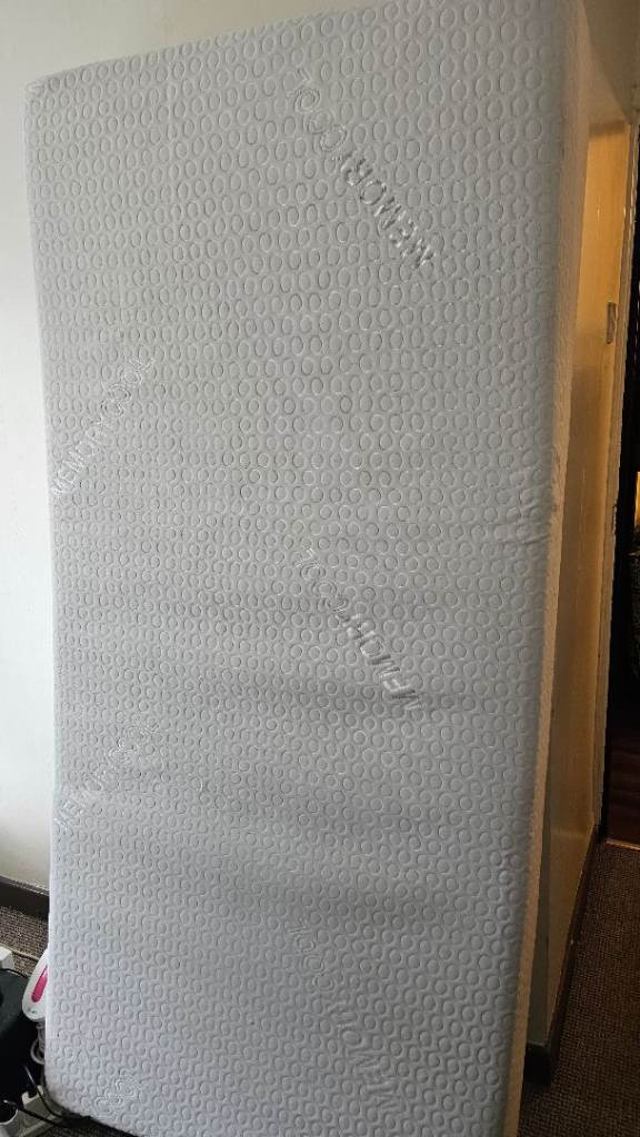 Single memory foam mattress