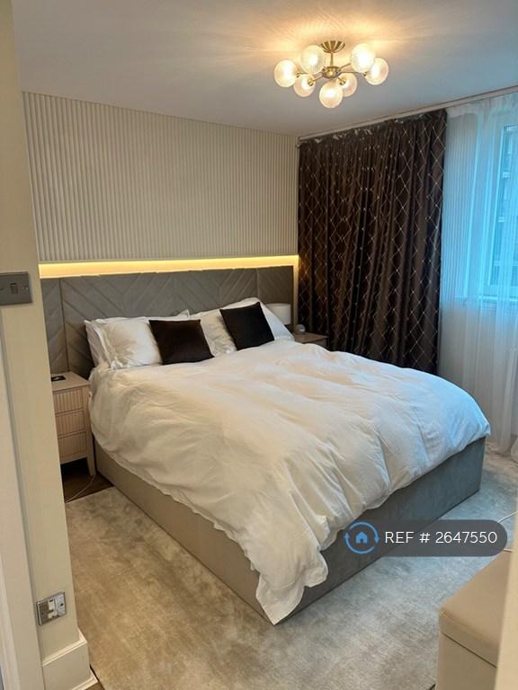 1 bedroom in Bridge House, London, SW8 (#2647550)