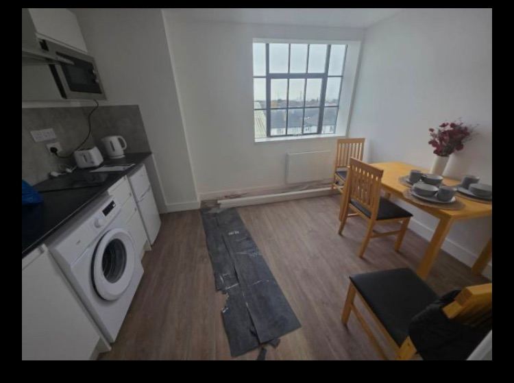 New development of 40 studios in Thornton Heath/ Croydon. Available for Company Lett