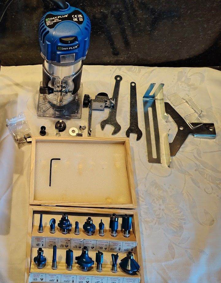 VARIABLE SEED ROUTER TRIMER AND BOX OF 15 ROUTER BITS