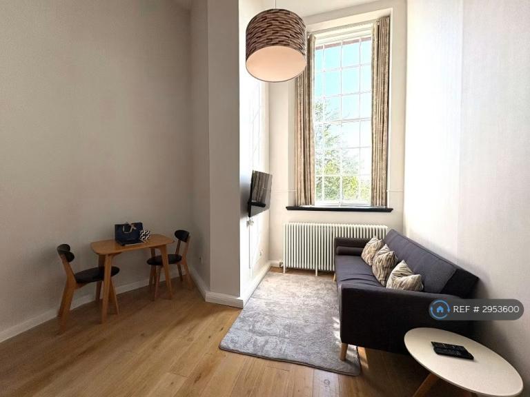 1 bedroom flat in Kingsford Residence, Edinburgh, EH7 (1 bed) (#2953600)