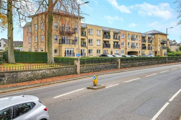 Spacious Two Bedroom, Two Bathroom, Furnished Flat to Let