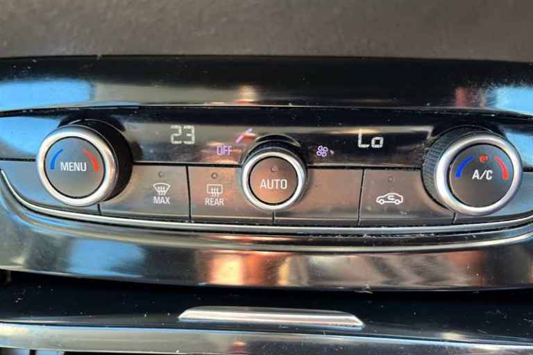 2021 Vauxhall Grandland X 1.2 Turbo SRi Nav 5dr HATCHBACK PETROL Manual