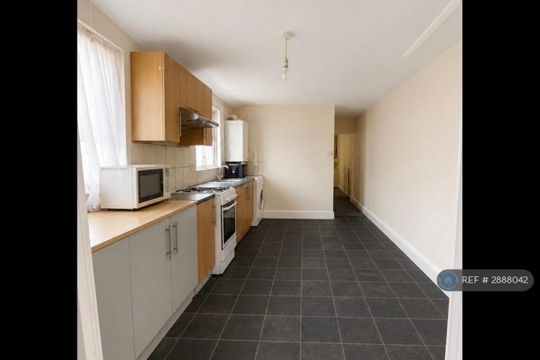 2 bedroom flat in New Barn St, London, E13 (2 bed) (#2888042)