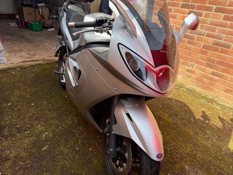 Triumph sprint st 1050