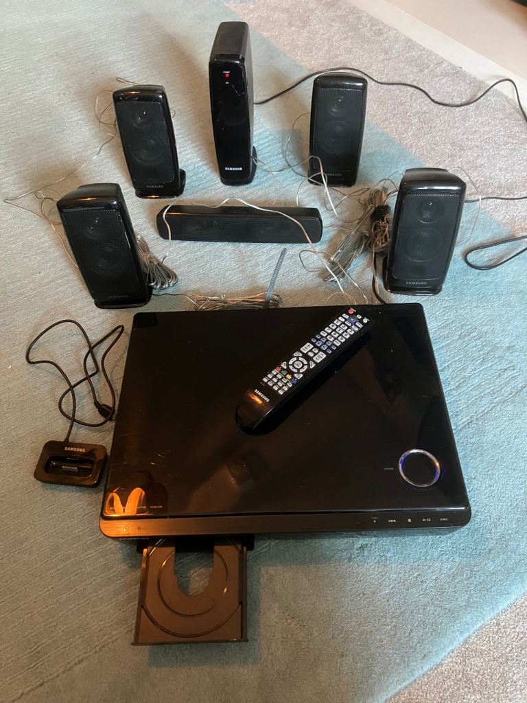 Samsung Blu-Ray DVD player and speakers home cinema system HD-BD1250