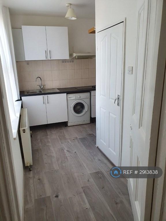 Studio flat in Archway Road, London, N6 (#2913838)