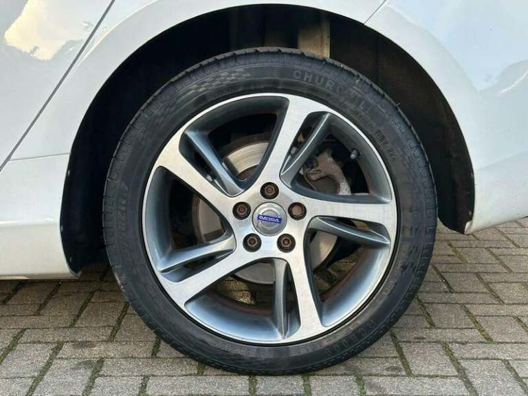 2015 Volvo V40 1.6 D2 SE Lux Euro 5 (s/s) 5dr HATCHBACK Diesel Manual