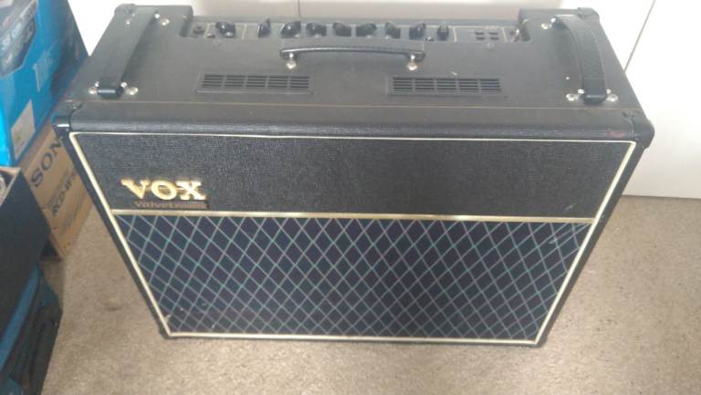 VOX AD120VT GUITAR AMP 