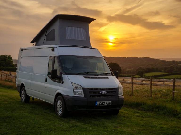 Campervan off-grid ford transit pop top