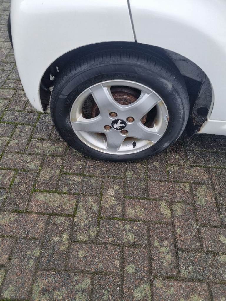 Peugeot 107 allure 1.0 5dr, 1 owner fmdsh, long mot,60+mpg,£20 tax,bargain