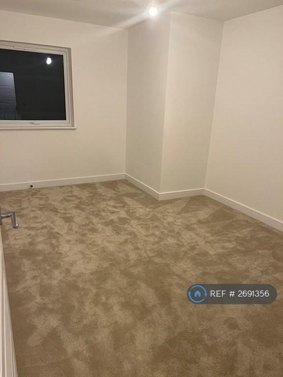 2 bedroom flat in Weldon, Swanscombe, DA10 (2 bed) (#2691356)