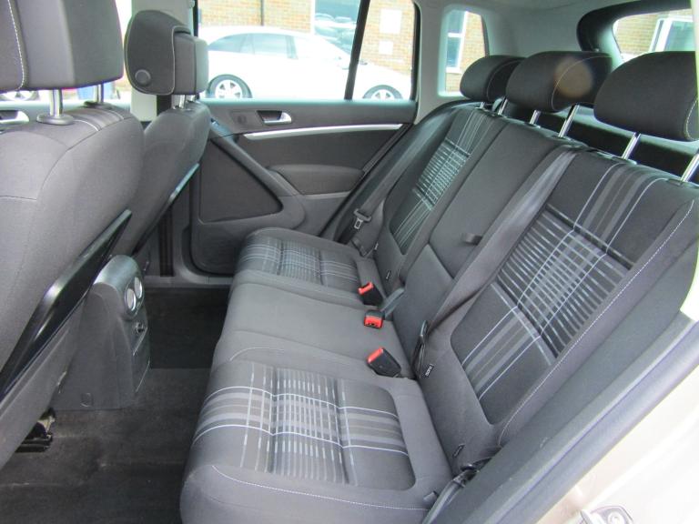 2015 Volkswagen Tiguan 2.0 TDi BLUEMOTION SPORT 4WD DSG 5DR LHD 4x4 Diesel Automatic