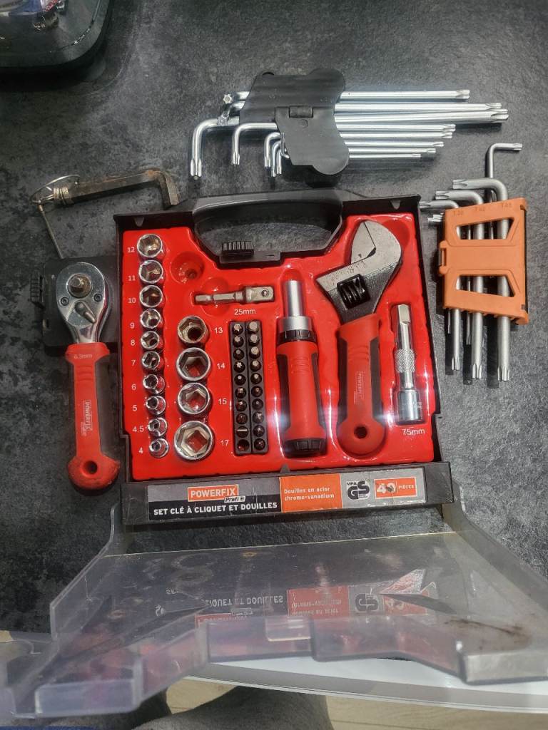 40 pieces power fix cle a cliquet et douills
