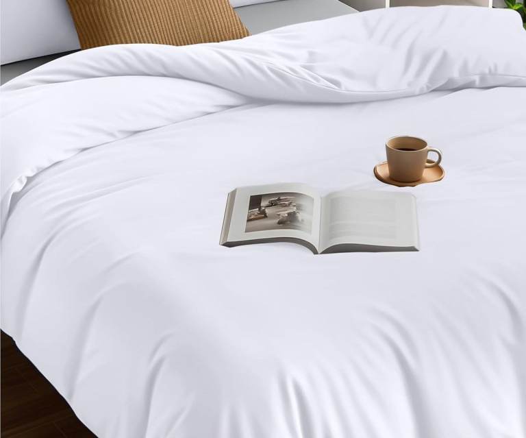 2x Utopia King Size Duvet Cover - Soft Microfibre Polyester - Bedding Quilt (White)
