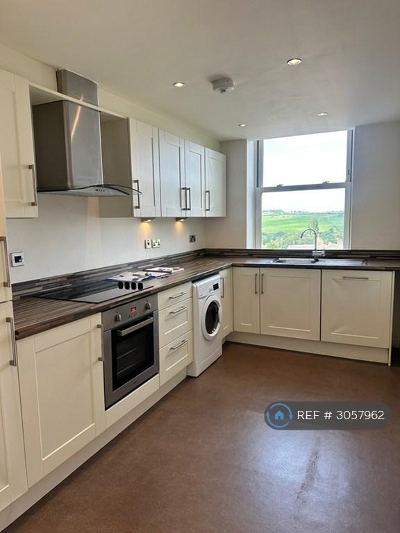 2 bedroom flat in Commercial Road, Skelmanthorpe, Huddersfield, HD8 (2 bed) (#3057962)