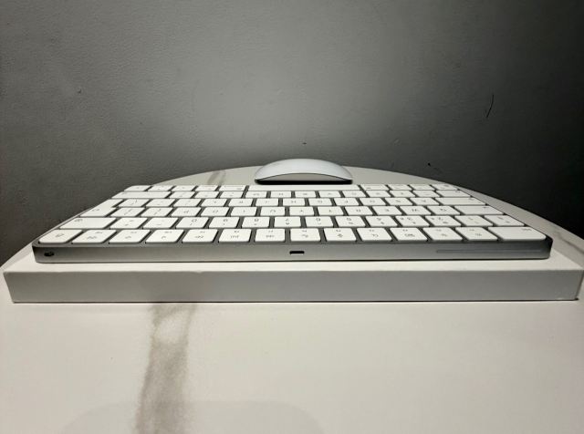 Apple Magic Keyboard and Mouse – As Good As New | in Mitcham