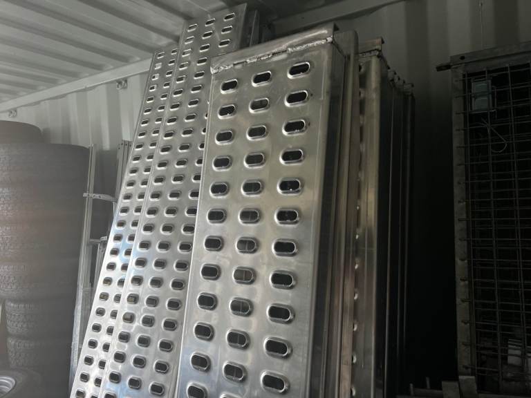 BRAND NEW 2M ALUMINIUM PUNCHED DECKING RAMPS FOR RECOVERY TRUCKS 2500KG