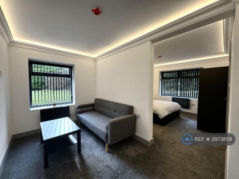 Studio flat in Reddicap Heath Road, Sutton Coldfield, B75 (#2973859)