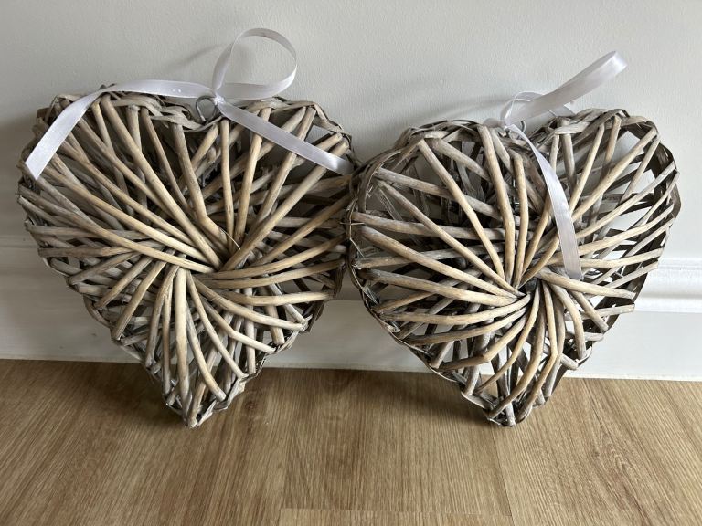 Two grey wicker hearts