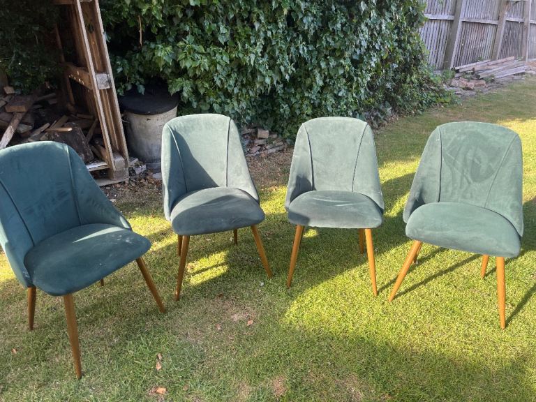 Green velvet dining room chairs 