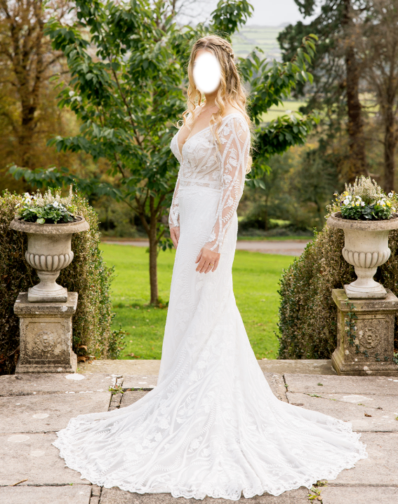 Absolutely stunning beautiful ivory boho style embroidered wedding dress size 10/12, boned bodice