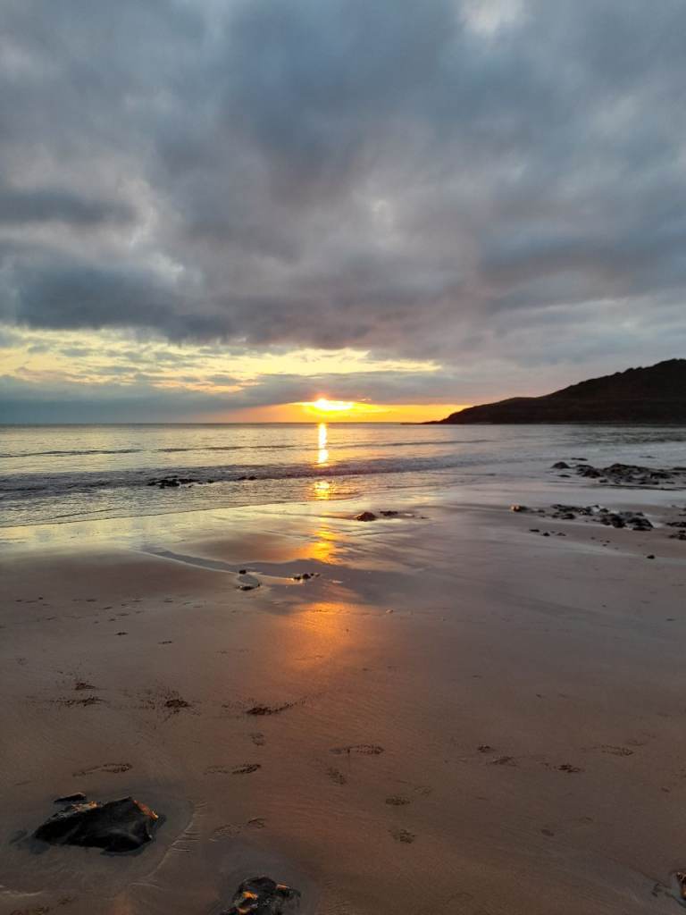 2 Bed Mumbles Apartment with parking central mumbles 