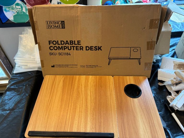 Foldable computer desk