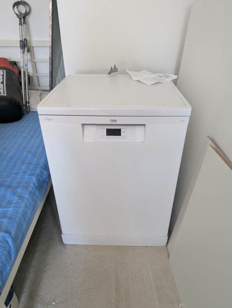 Beko BDFN15420W Freestanding Dishwasher – Good Condition