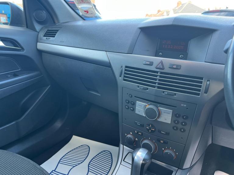 2006 Vauxhall Astra 1.8i 16V Design 5dr Auto HATCHBACK PETROL Automatic