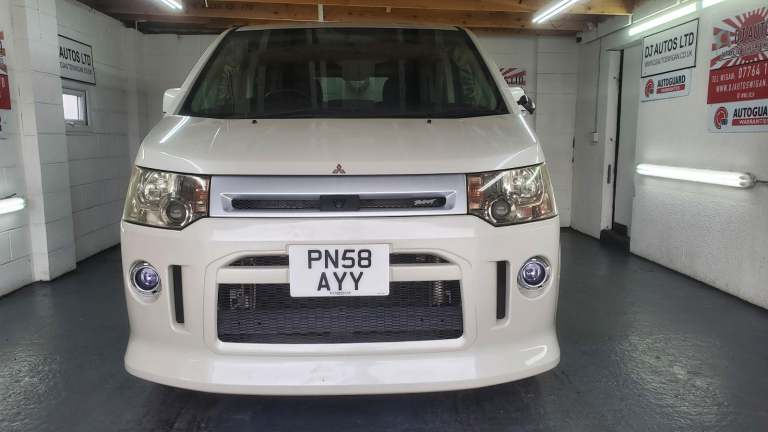 Mitsubishi delica d5 in white automatic 4wd 7 seater fresh japanese import 2008