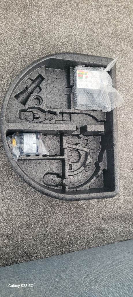 Ford fiesta air pump and foam kit