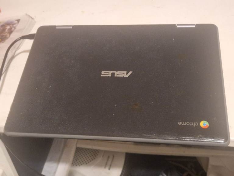ASUS C124M Chromebook Laptop – Good Condition, Black