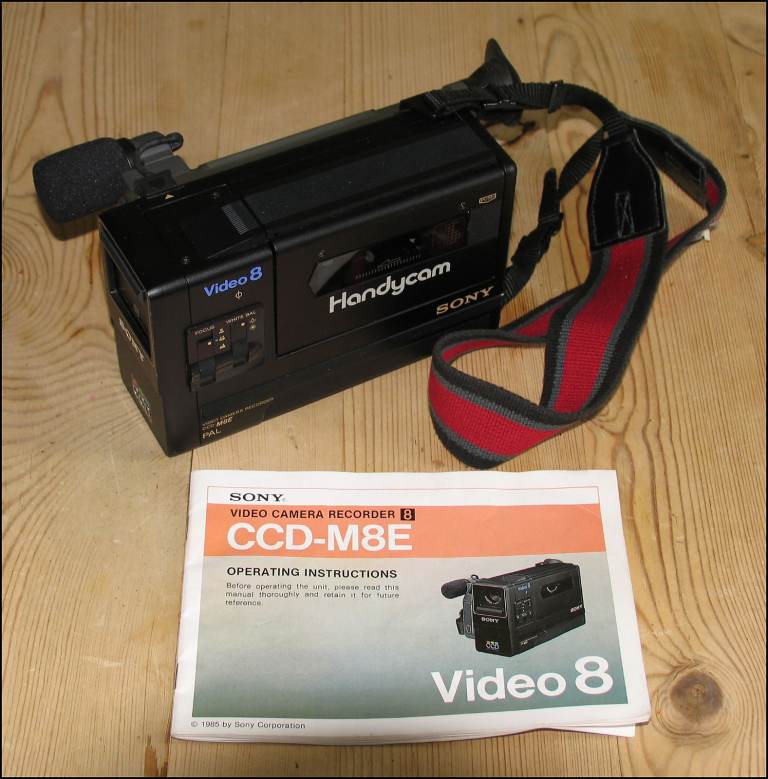 Sony CCD-M8E Video Camera Recorder 8