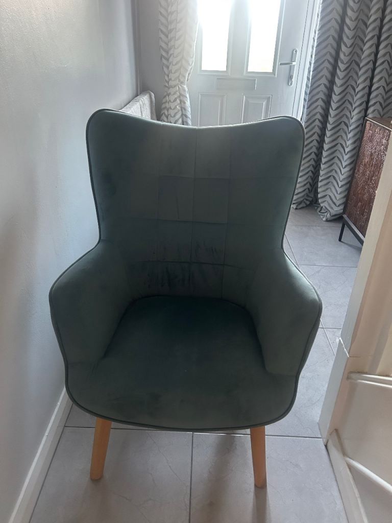 Blue velvet Accent Chair – Good Condition