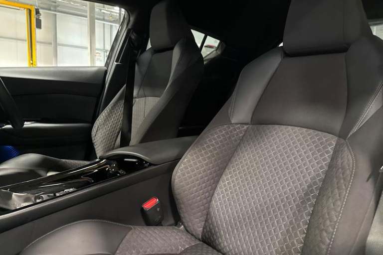 2022 Toyota C-HR 1.8 VVT-h GPF Design SUV 5dr Petrol Hybrid CVT Euro 6 (s/s) (122 ps) Automa SUV ...