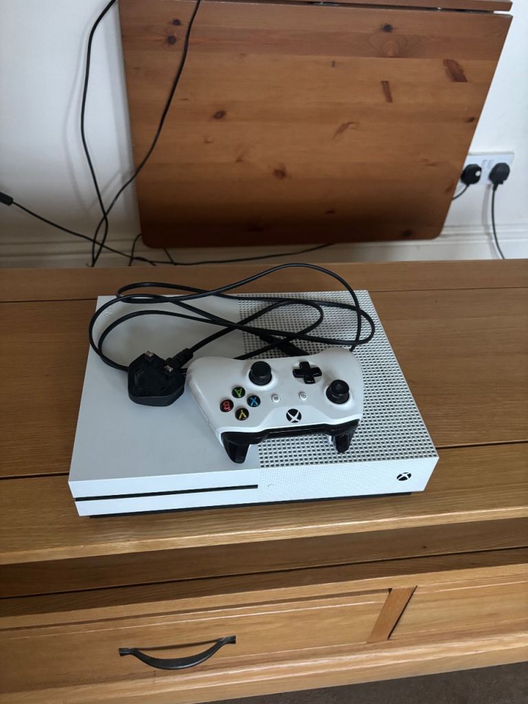 Xbox One S (White) – 1 Controller – Fully Working