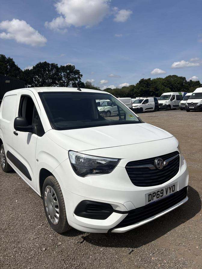 2019 Vauxhall Combo 2300 1.5 Turbo D 100ps H1 Sportive Van PANEL VAN DIESEL Manual