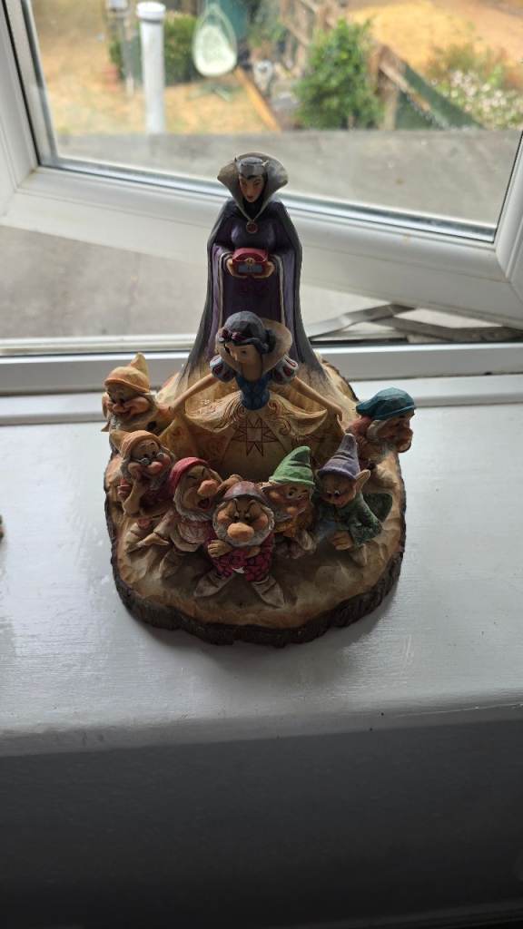 Snow White and Seven Dwarfs Figurine – Good Condition