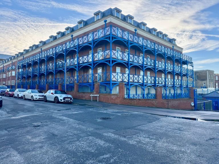 Spacious 2-Bedroom Ground Floor Flat with Private Patio – Margate CT9