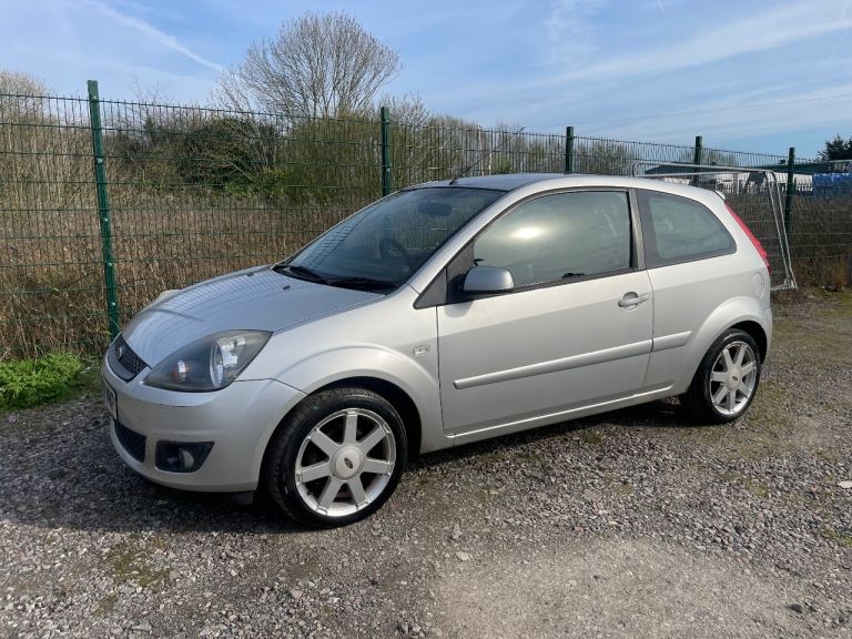 FORD FIESTA 1.2 ZETEC 57 REG SILVER 3 DOOR MOT AUGUST 13TH 2026 SERVICE HISTORY LOW INSURANCE
