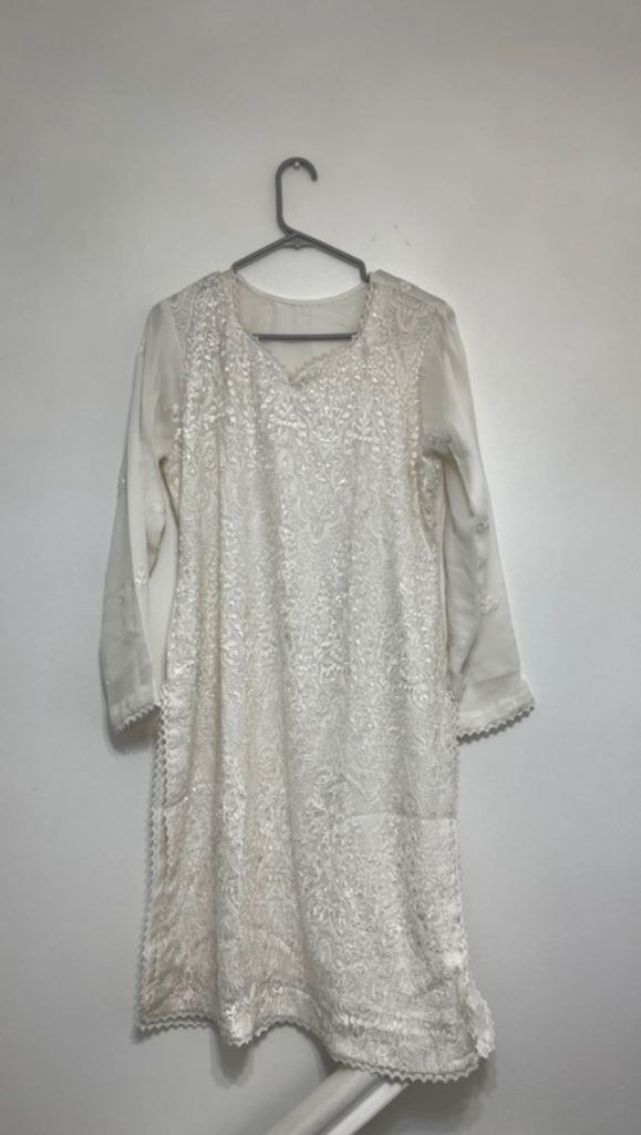 Pakistani 2-piece suit- White Embroidered shalwar kameez Set – Good Condition