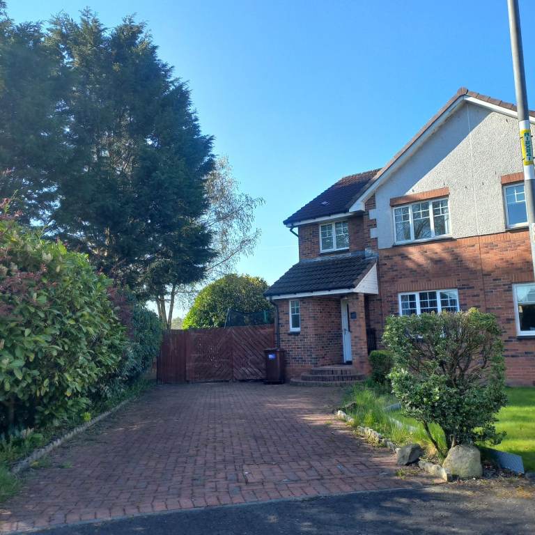 3 bedroom fully furnished house, carnbroe 