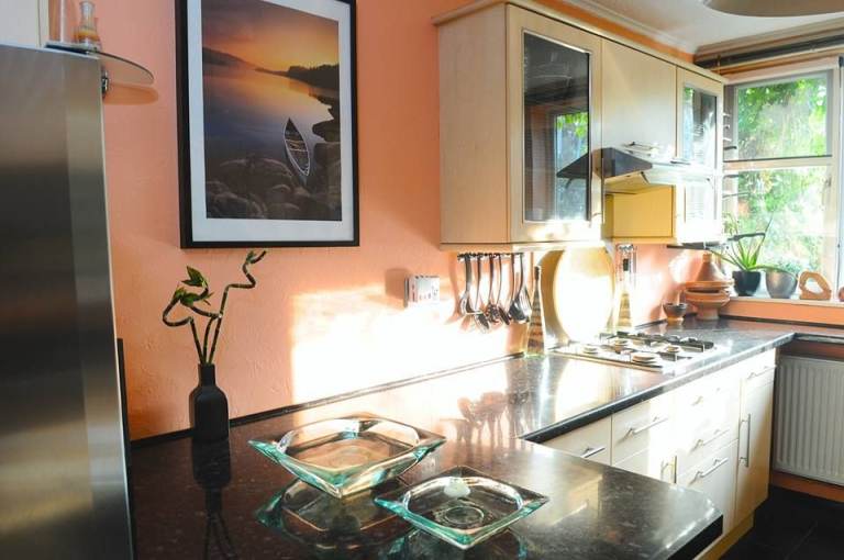 LARGE DOUBLE ROOM AVAILABLE TO RENT IN PECKHAM NOW